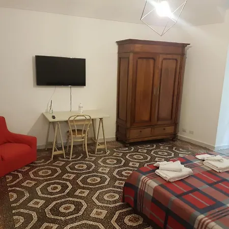 Gusterhouse Bed & Breakfast Ivrea Exterior photo